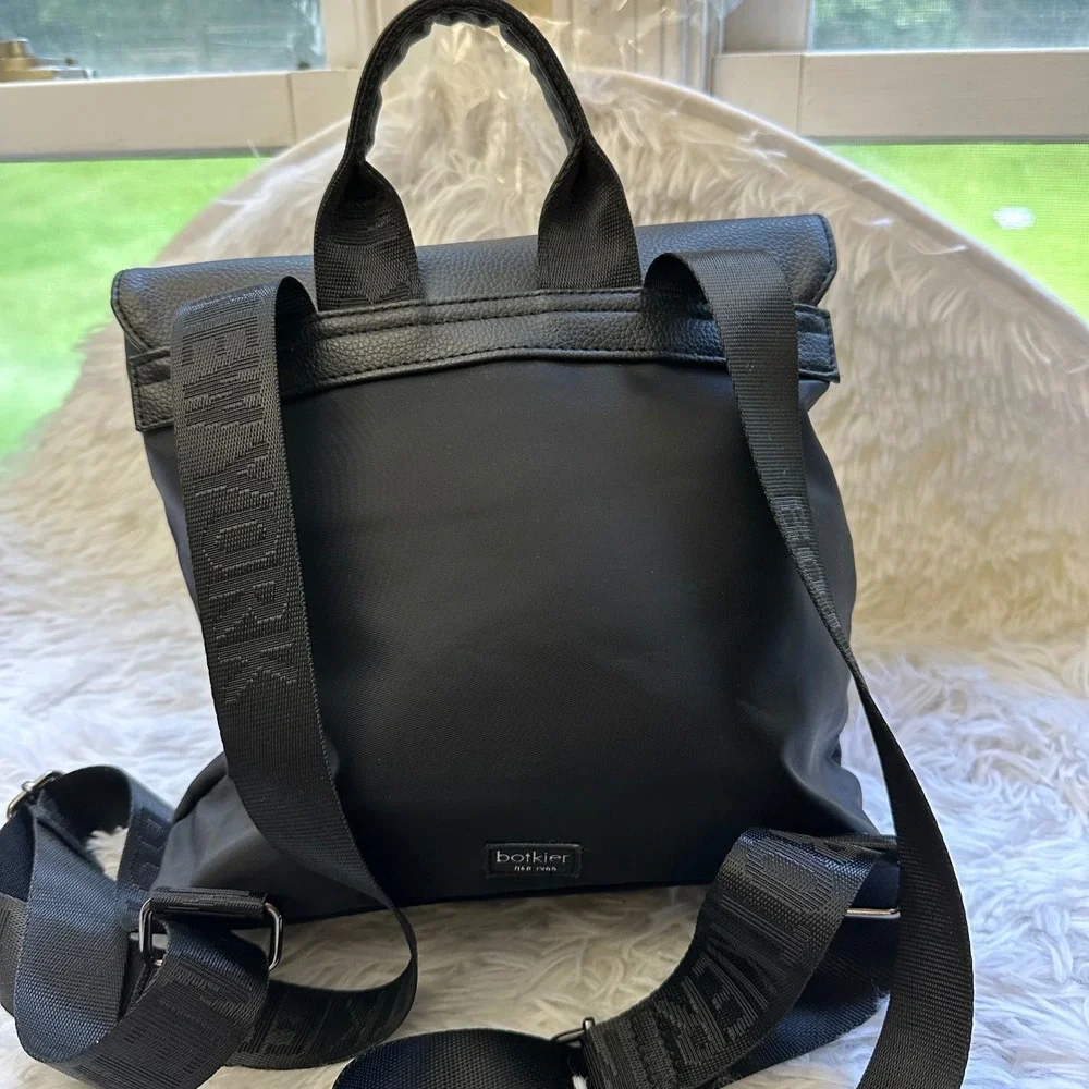 BOTKIER Black Lightweight Backpack Front Zip Closure Accent Small